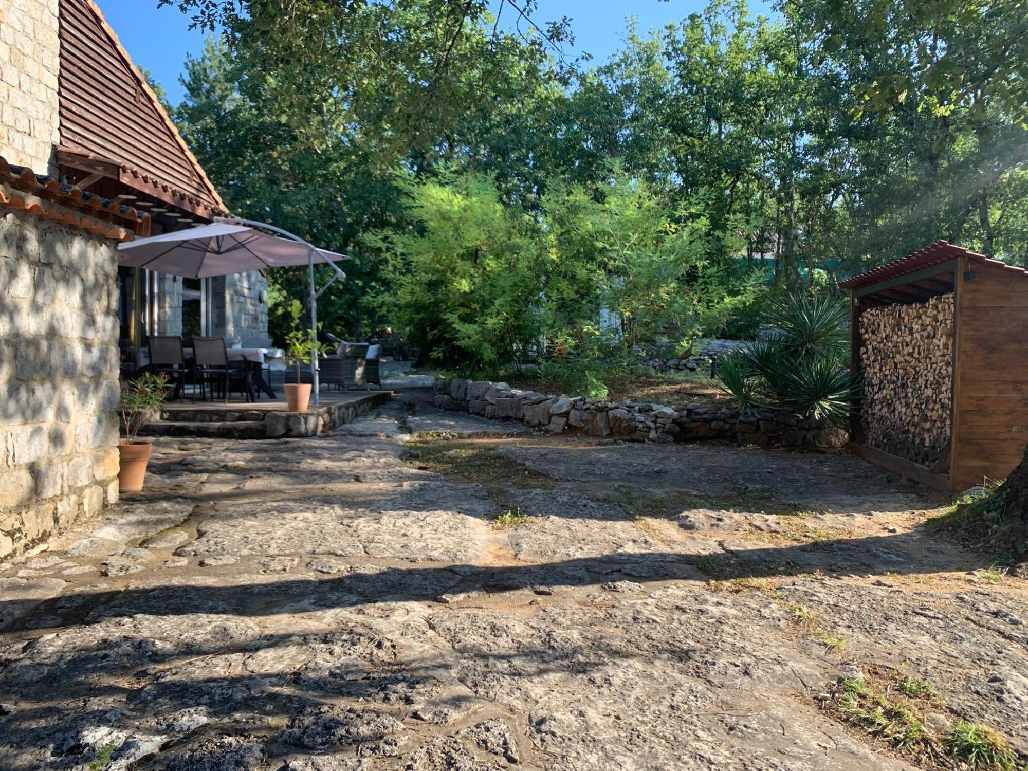 Gite Avec Piscine Privee Au Coeur D'Une Foret De Chenes Proche De Vallon Pont D'Arc Saint Alban Auriolles Exterior photo